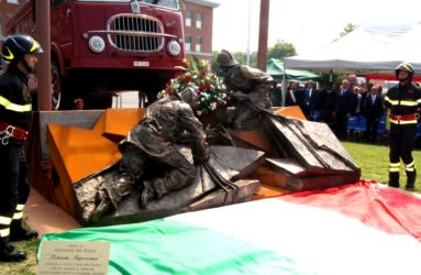 monumento dedicato ai vigili del fuoco