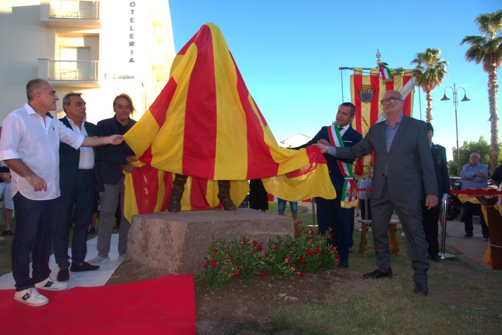 inaugurazione della statua di Salvatore "Tore" Burruni  realizzata da Antonio De Paoli 