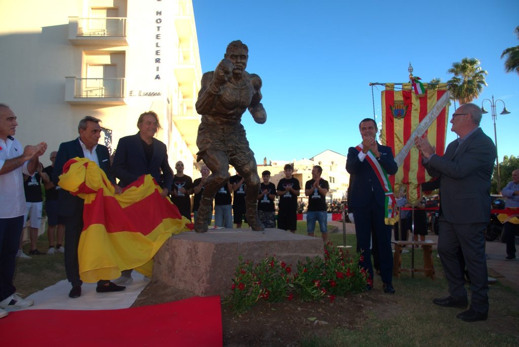 inaugurazione della statua di Salvatore "Tore" Burruni  realizzata da Antonio De Paoli 