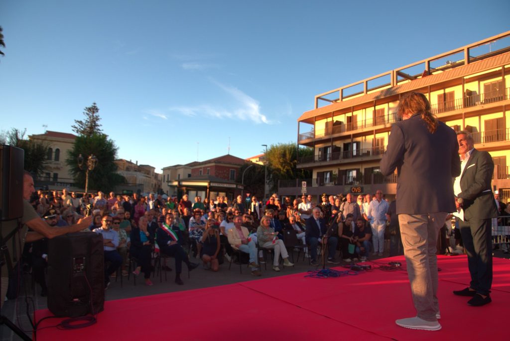 inaugurazione della statua di Salvatore "Tore" Burruni  realizzata da Antonio De Paoli 