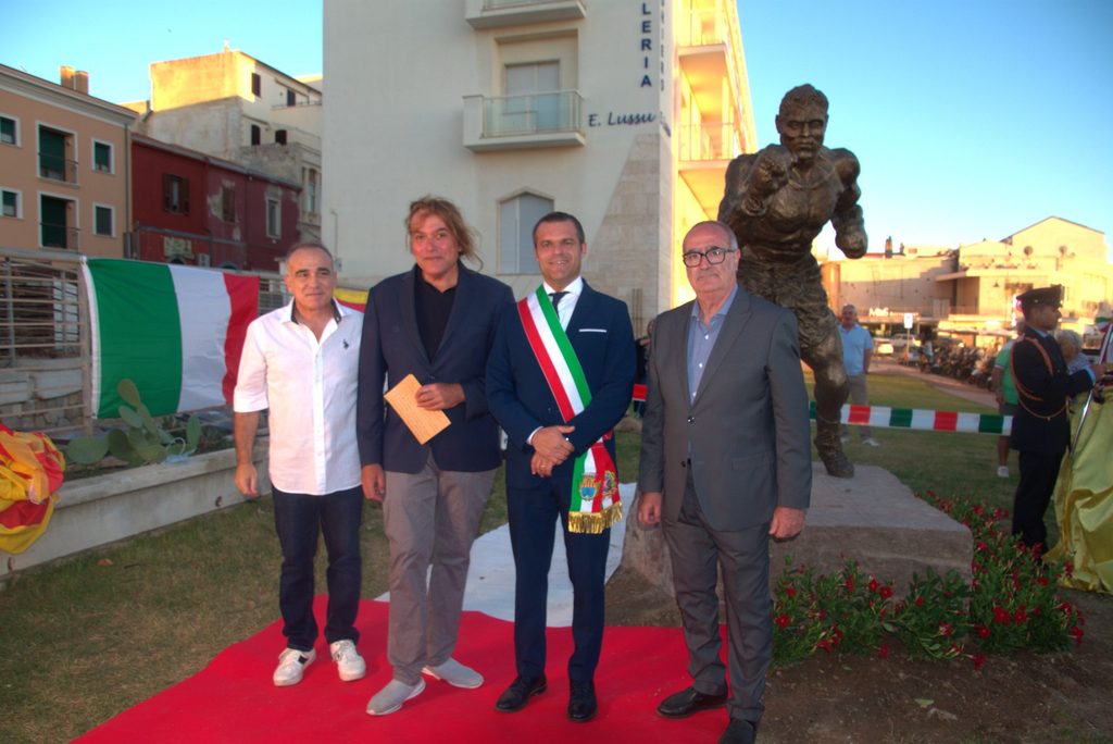 inaugurazione della statua di Salvatore "Tore" Burruni  realizzata da Antonio De Paoli 